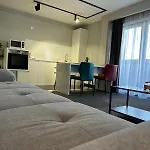 Close Luxury Glam Apartments * בראשוב