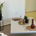 Close Luxury Glam Apartments *