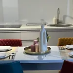Close Luxury Glam Apartments בראשוב