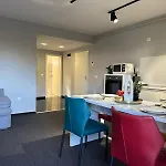 Close Luxury Glam Apartments דירה *