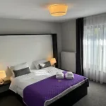Close Luxury Glam Apartments דירה