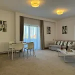 Close Luxury Glam Apartments *