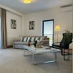 Close Luxury Glam Apartments * בראשוב