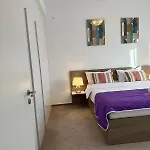 Close Luxury Glam Apartments דירה *