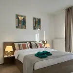 Close Luxury Glam Apartments * בראשוב