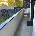 Close Luxury Glam Apartments