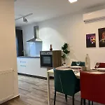Close Luxury Glam Apartments דירה *
