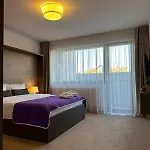 Close Luxury Glam Apartments *