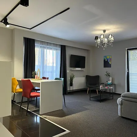 Luxury Glam & Near Coresi Mall Apartment