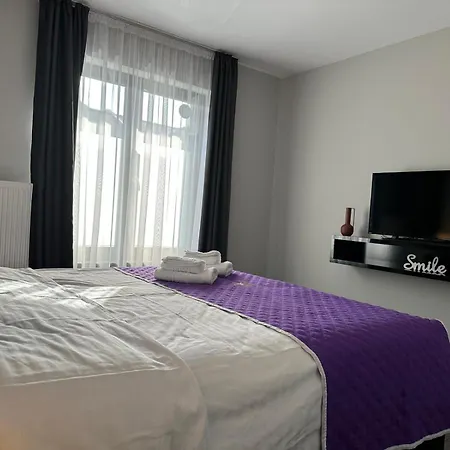 Apartment Luxury Glam & Near Coresi Mall *