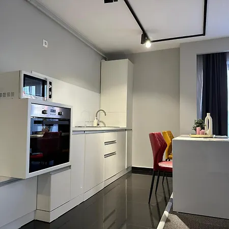 Close Luxury Glam Apartments Braşov