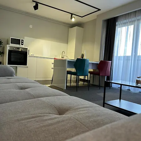 Close Luxury Glam Apartments * Braşov