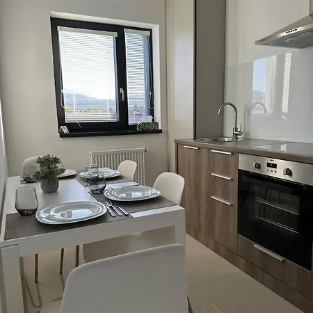 Luxury Glam & Near Coresi Mall Apartment