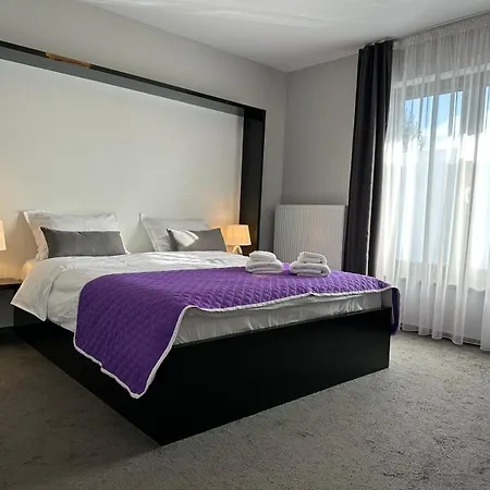 Close Luxury Glam Apartments Braşov