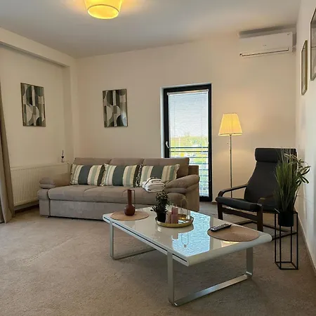 Close Luxury Glam Apartments * Braşov