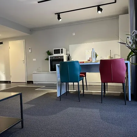 Luxury Glam & Near Coresi Mall Apartment