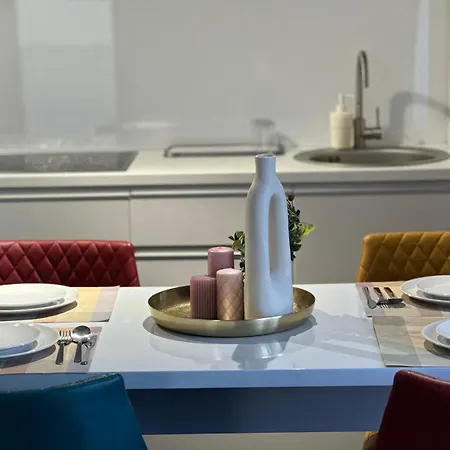 Close Luxury Glam Apartments Braşov