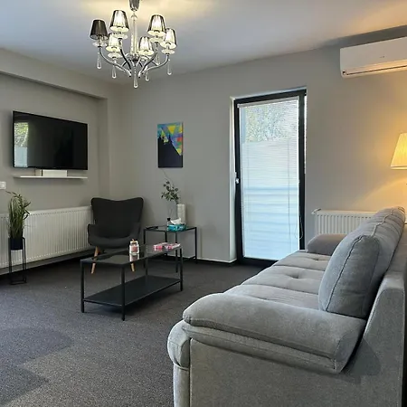 Close Luxury Glam Apartments * Braşov