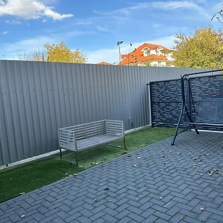 Close Luxury Glam Apartments