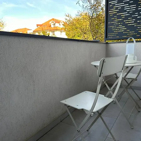 Close Luxury Glam Apartments Daire