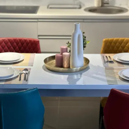 Apartment Luxury Glam & Near Coresi Mall