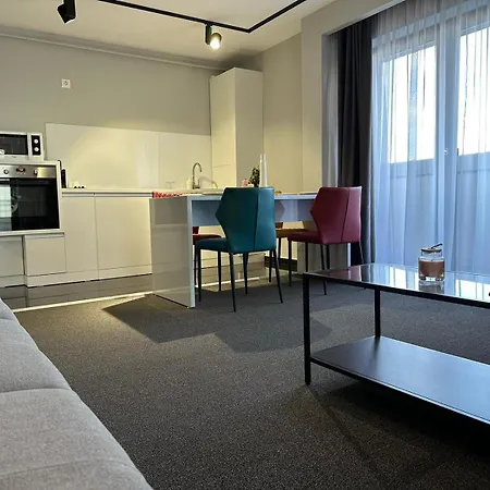 Apartment Luxury Glam & Near Coresi Mall *