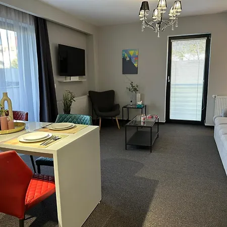 Close Luxury Glam Apartments *