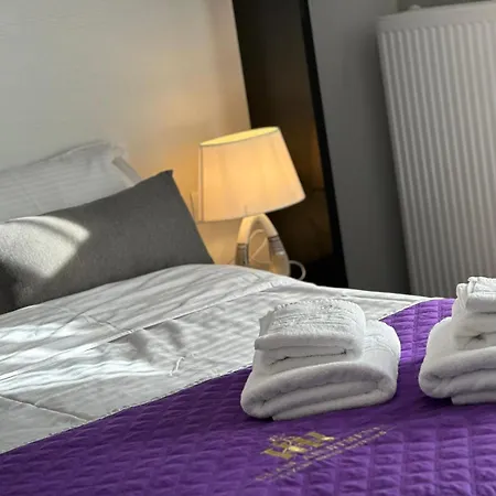 Close Luxury Glam Apartments Braşov