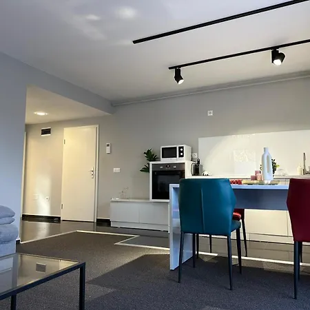 Apartment Luxury Glam & Near Coresi Mall *
