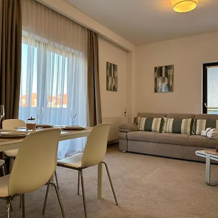 Luxury Glam & Near Coresi Mall Apartment Brasov