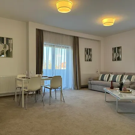 Close Luxury Glam Apartments *