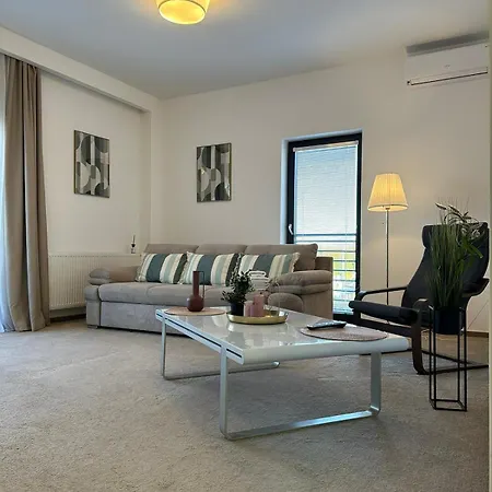 Close Luxury Glam Apartments * Braşov