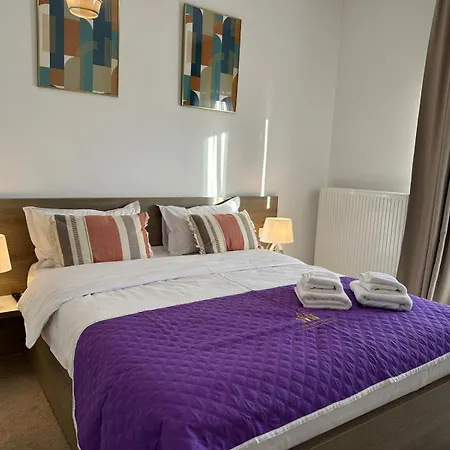 Luxury Glam & Near Coresi Mall Apartment *