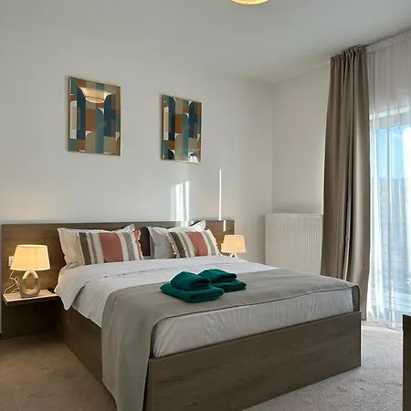 Apartment Luxury Glam & Near Coresi Mall *