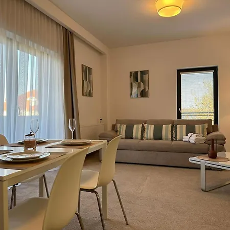 Luxury Glam & Near Coresi Mall Apartment Brasov