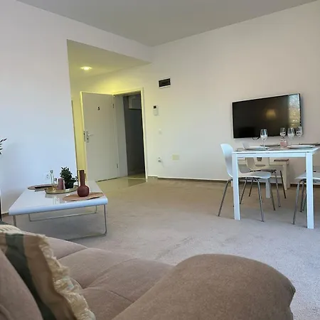 Apartment Luxury Glam & Near Coresi Mall Brasov