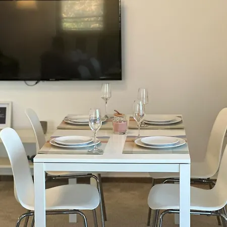 Close Luxury Glam Apartments * Braşov