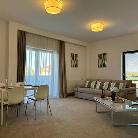 Apartment Luxury Glam & Near Coresi Mall