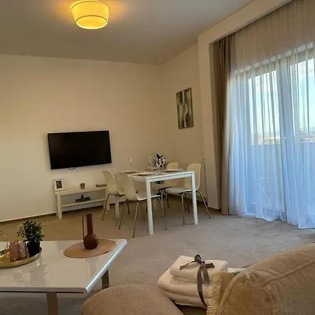 Apartment Luxury Glam & Near Coresi Mall Brasov