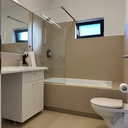 Apartment Luxury Glam & Near Coresi Mall