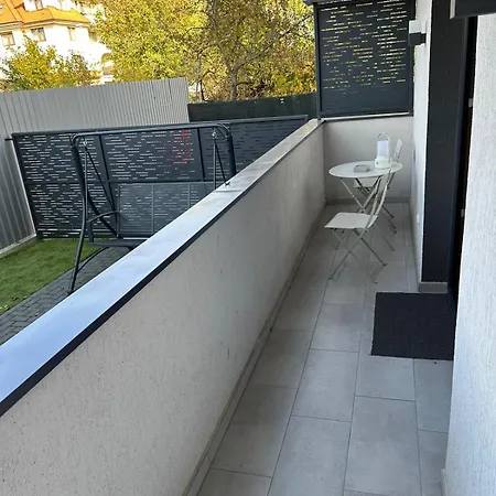 Close Luxury Glam Apartments