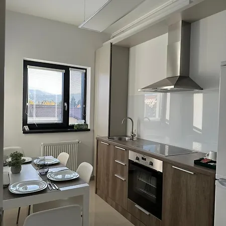 Luxury Glam & Near Coresi Mall Apartment