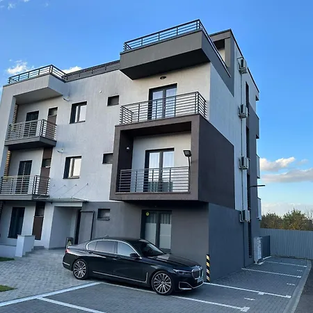 Close Luxury Glam Apartments * Brașov
