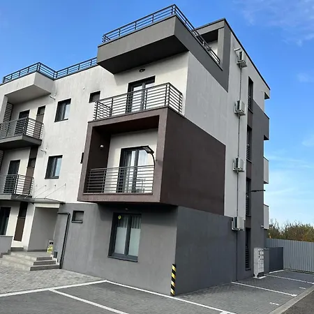 Close Luxury Glam Apartments *