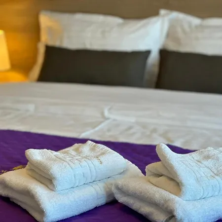 Close Luxury Glam Apartments * Braşov