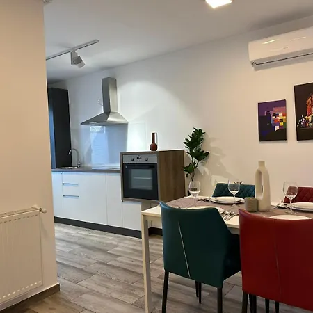 Luxury Glam & Near Coresi Mall Apartment *