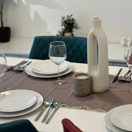 Close Luxury Glam Apartments Braşov