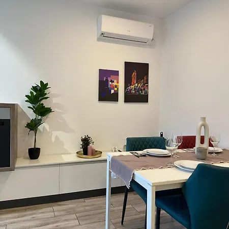 Apartment Luxury Glam & Near Coresi Mall