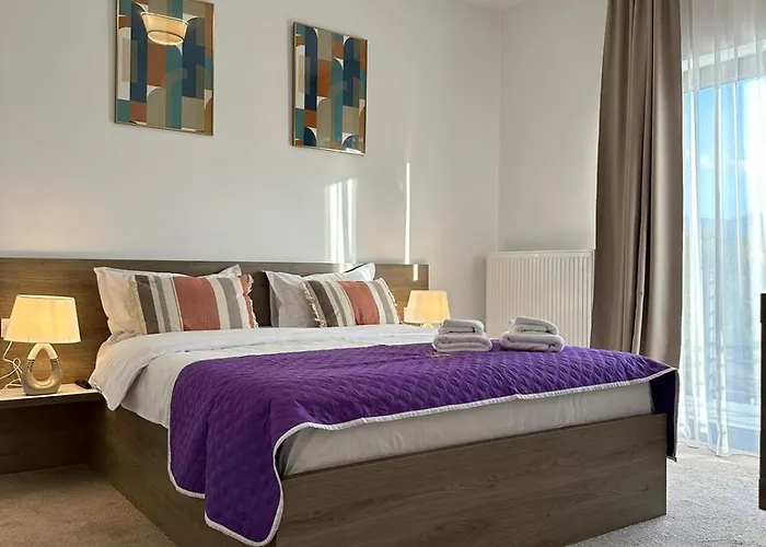 Close Luxury Glam Apartments *