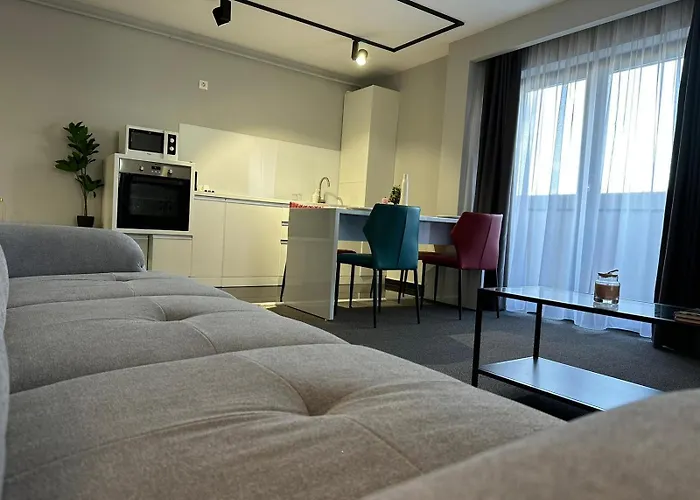 Close Luxury Glam Apartments * Brașov